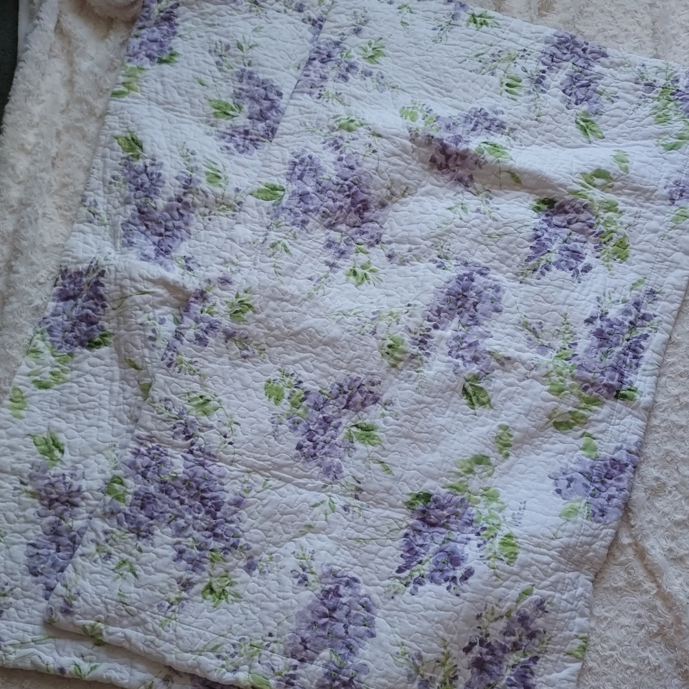 Laura Ashley Keighley Lavender Lilacs King Sham Set of 2 Cottagecore Shabby Chic
